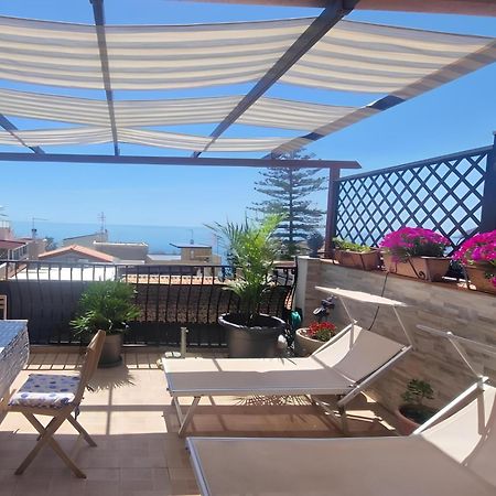 Апартаменти Terrazza Enjoy Летоянні Екстер'єр фото